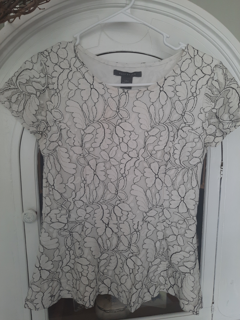 Suzy Shier White Floral Lace Peplum Top~ Small - Picture 4 of 5